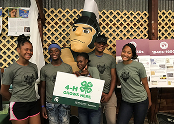 A group of students from the wayne county 4-h