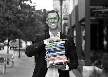 Best-selling author Erik Qualman, '94 (Eli Broad College of Business) poses with his published books.