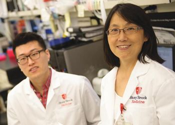 Dr. Ellen Li in a Stony Brook lab setting