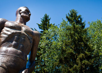 Photo of the Sparty Statue with green trees in the background