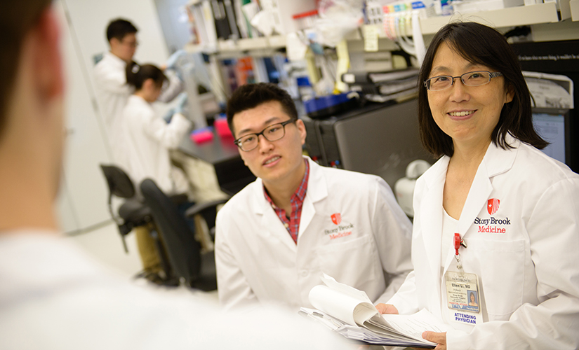 Dr. Ellen Li in her lab